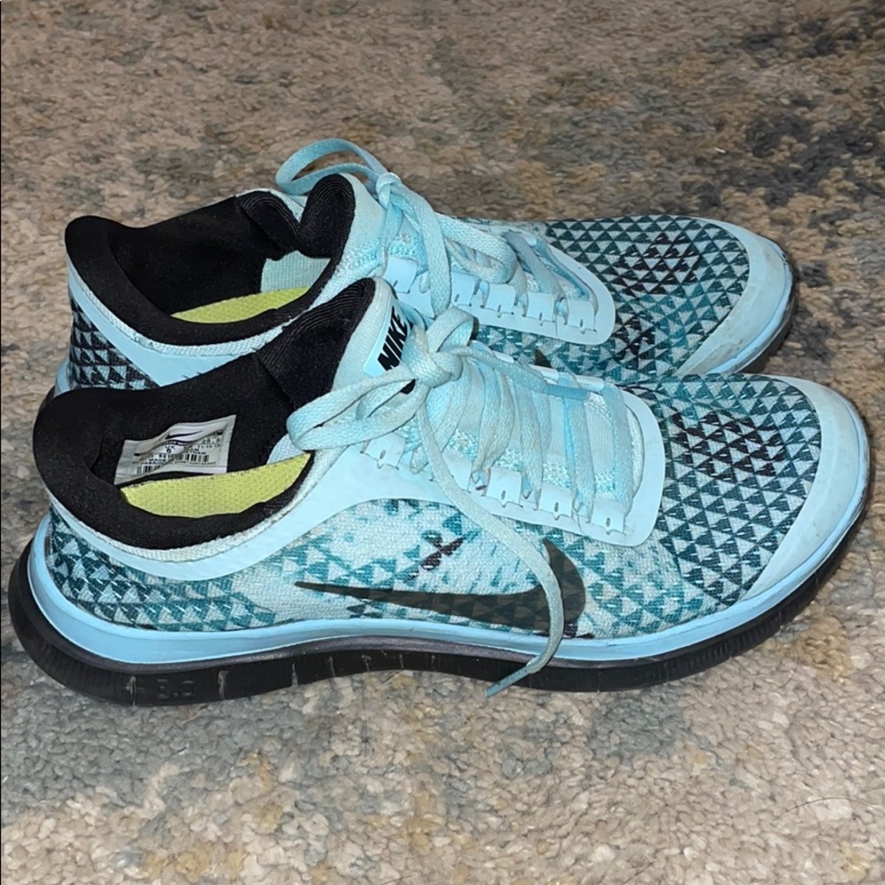 Nike free tennis shoes